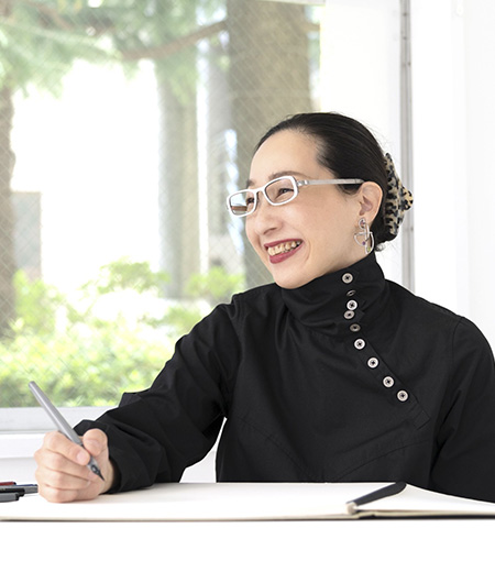 画家、絵本作家　堀川理万子