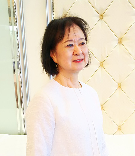 青山俳壇選者／元青山学院女子短期大学非常勤講師　片山 由美子