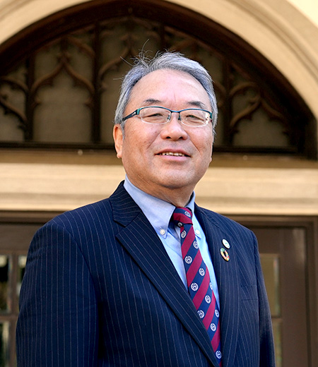 青山学院常務理事　鵜飼　眞
